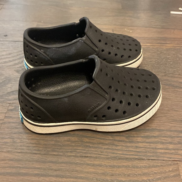 Native Miles slip ons - Picture 2 of 3